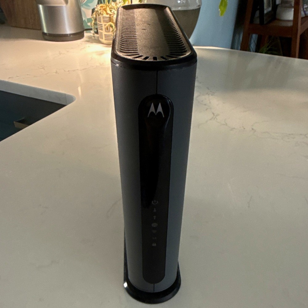 Motorola MG7550 DOCSIS 3.0 16x4 Cable Modem AC1900 Dual-Band WiFi 4-Port